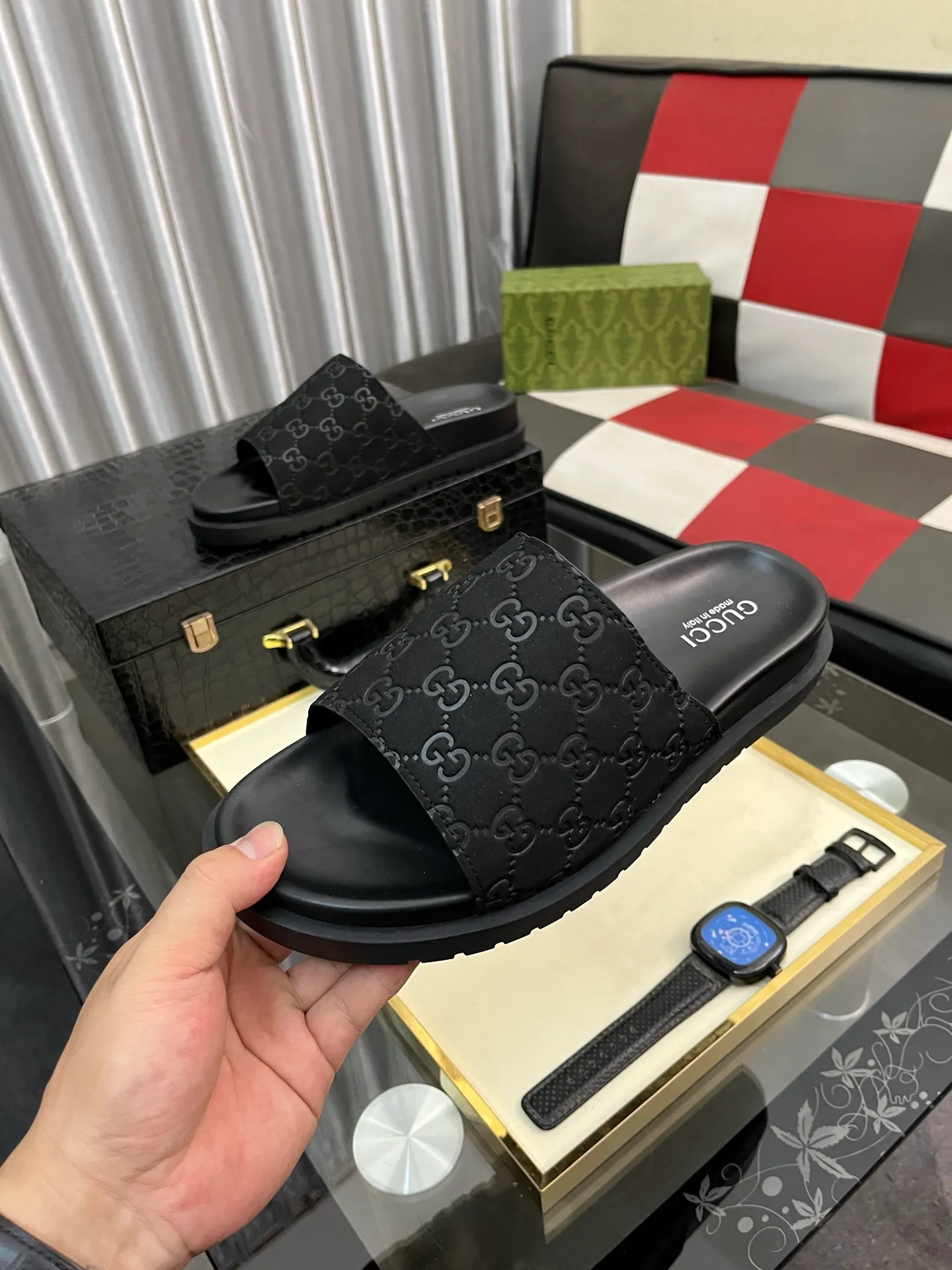 Men's shoes 💰320⌚️⌚️ (gucci-Gucci) New men's slippers, high-end boutique, made of cowhide, with exquisite embossed logo decoration on the upper, fine workmanship, super soft soles, casual, loose and comfortable, a must-have in summer! \nsize：38-44